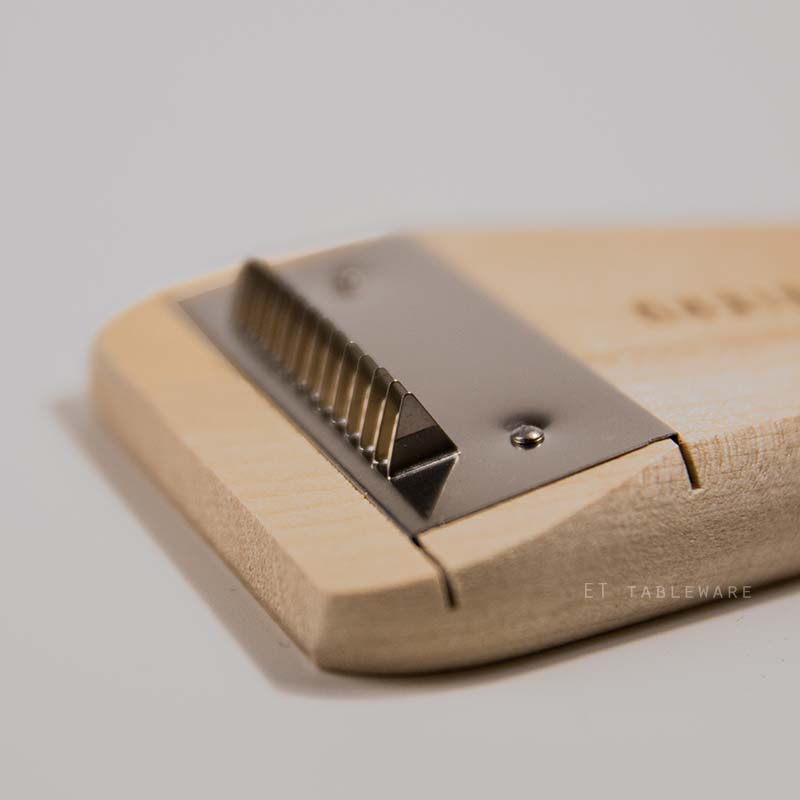 刀 ★ 日本天然木不銹鋼刨絲器｜13.5 x 5.5  ㎝｜單個 (刮蔥絲)