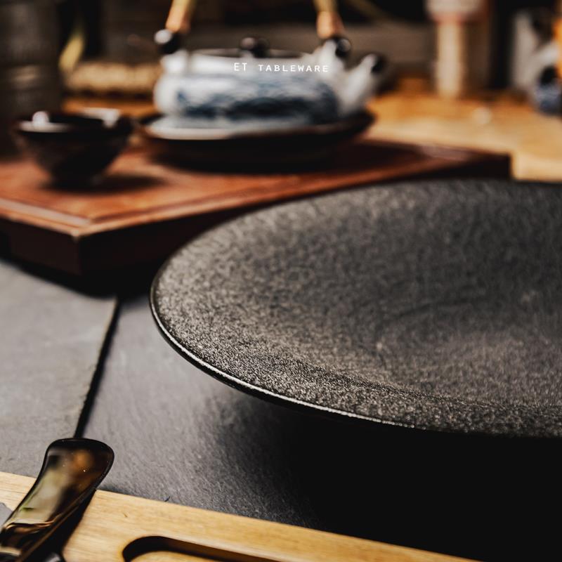 盤 ☆ 禪意反邊圓湯盤｜黑色｜26 × 4 ㎝｜單個
